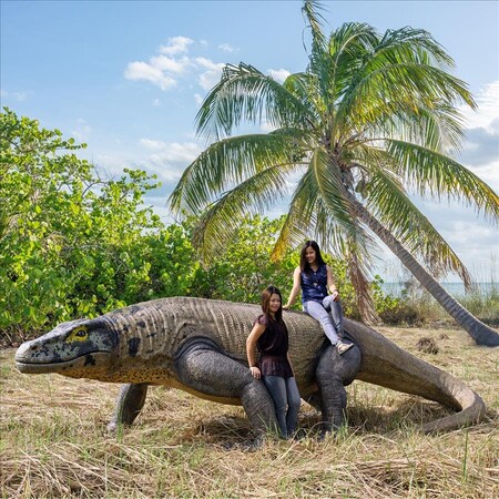 Design Toscano Giant Megalania Monitor Lizard Statue NE130056